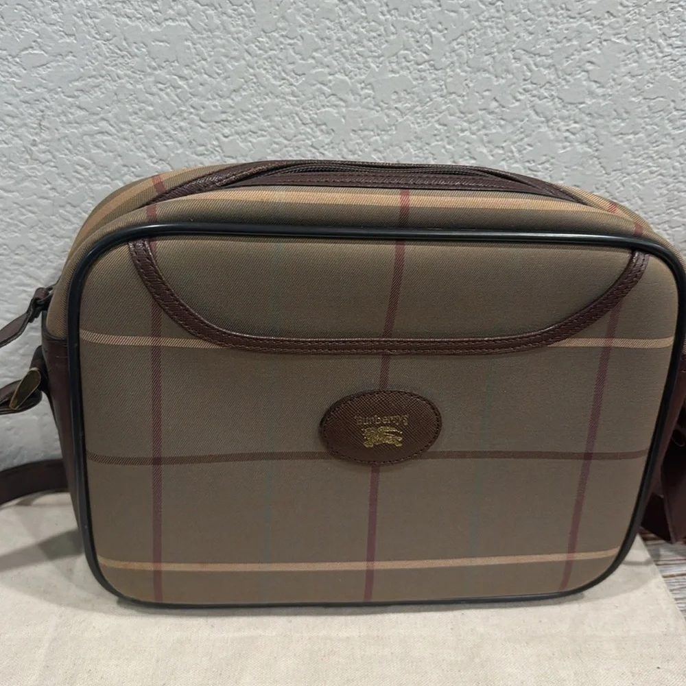 BURBERRYS VINTAGE Check Shoulder Bag with Matching Pouch - Picture 2 of 13